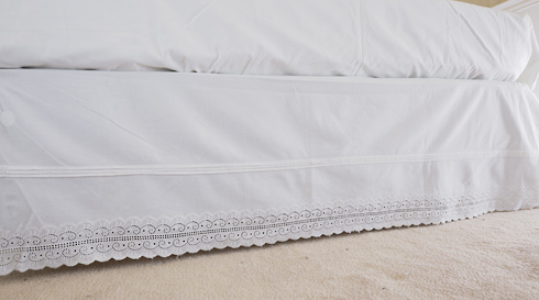 English Eyelets Style Dust Ruffles. King Size. 78"x80"x14" - Click Image to Close